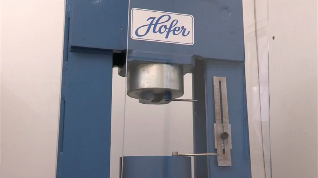 Funcionament del compressor Hofer de 14.000 atm.